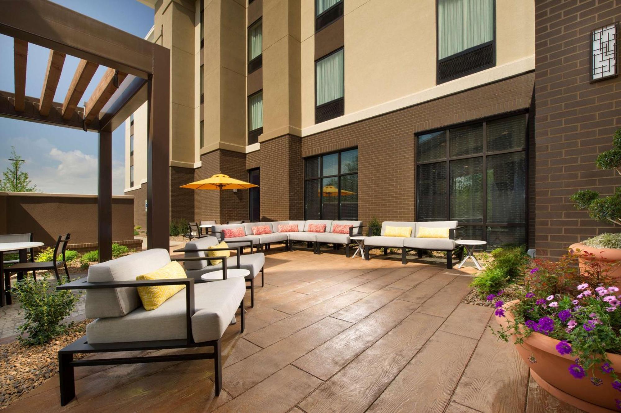 Hampton Inn Louisville East Hurstbourne Exteriér fotografie
